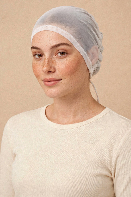 Model wearing the White - Zero Feel Underscarf